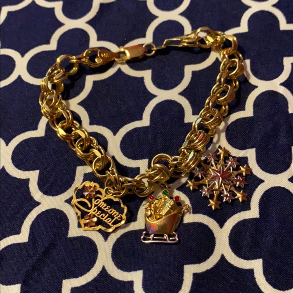 Charm bracelet